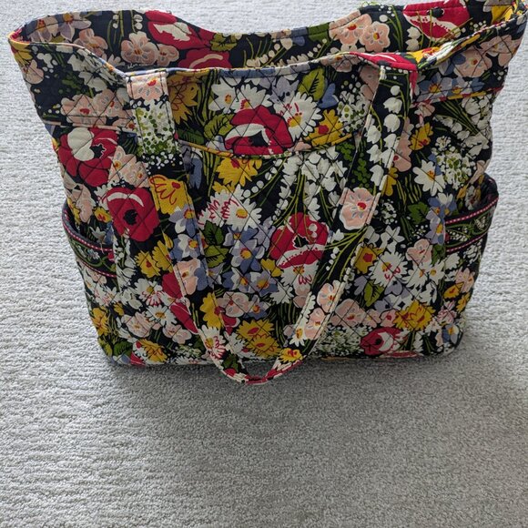 Vera Bradley retire Poppy Fields Tote - Picture 2 of 4